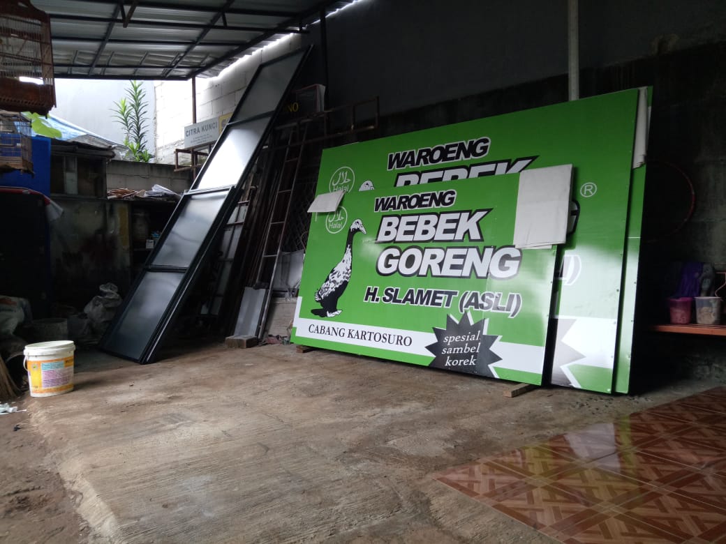 Media Indoor - Standing Signage